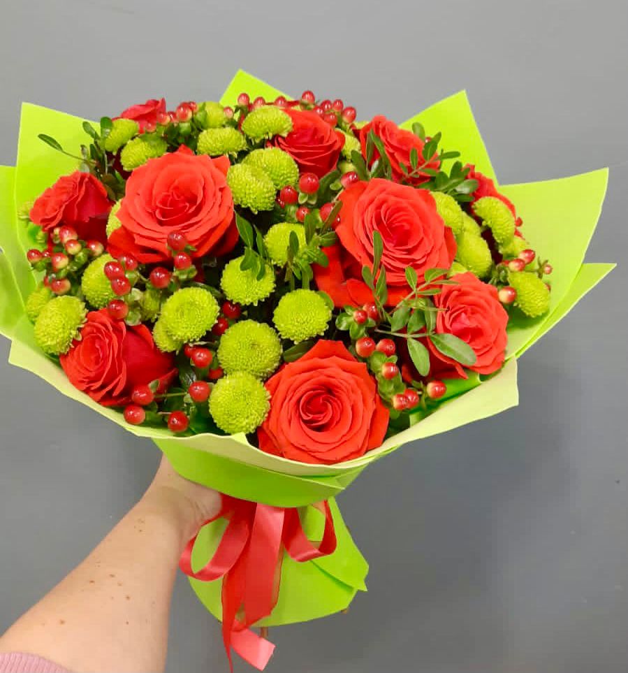 Букет цветов из: Хризантемы и Розы в Алабушево