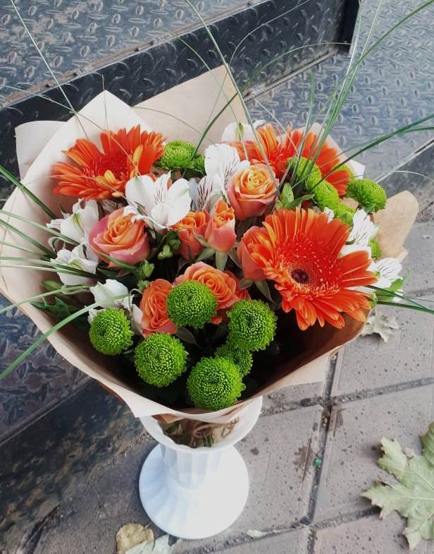 Букет цветов из: Герберы, Хризантемы, Альстромерии и Розы в Алабушево