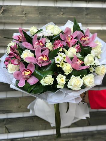Букет цветов из: Розы и Хризантемы в Алабушево