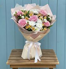 Букет цветов из:  Гвоздики, Орхидеи и Розы в Алабушево