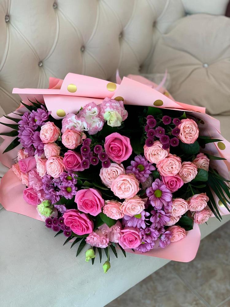 Букет цветов из: Хризантемы, Розы и Лизиантусы в Алабушево