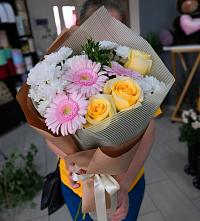 Букет цветов из:  Герберы, Розы и Хризантемы в Алабушево