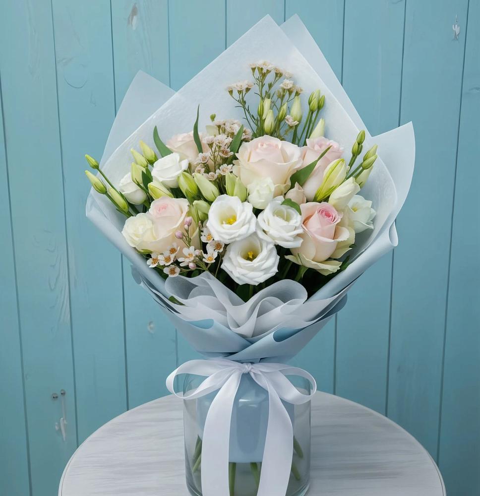 Букет цветов из: Розы и Лизиантусы в Алабушево