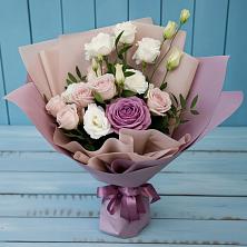 Букет цветов из:  Розы и Лизиантусы в Алабушево