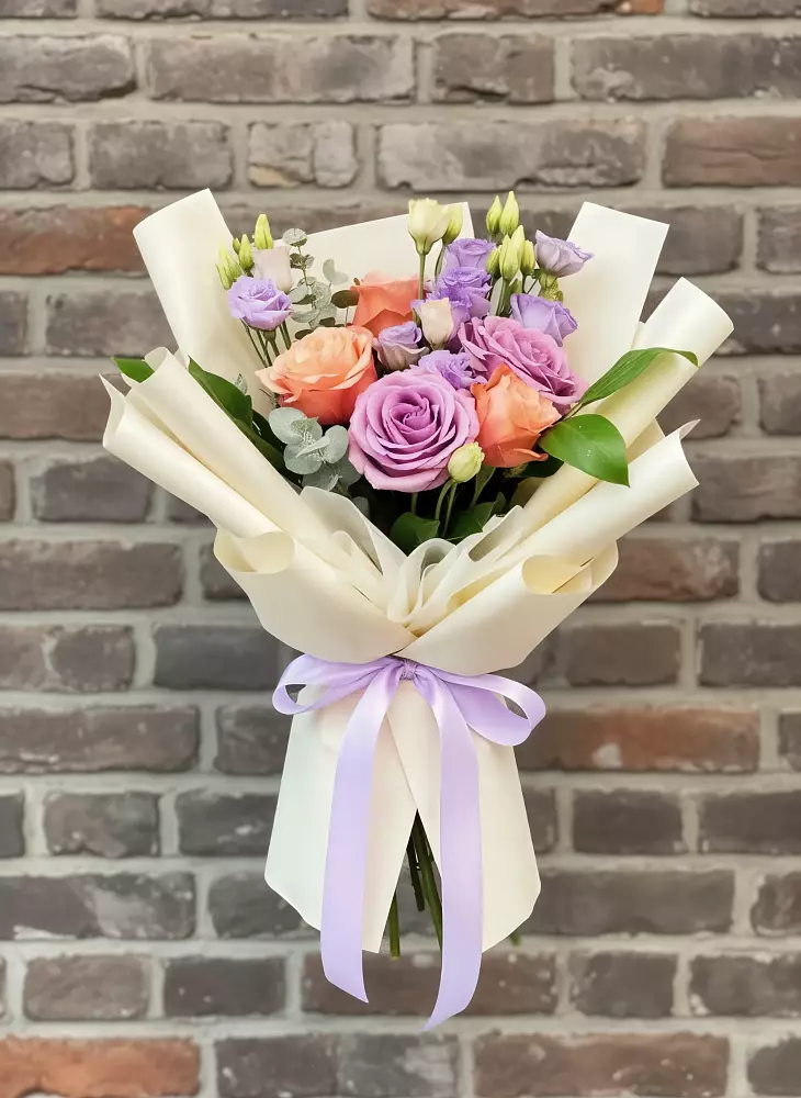 Букет цветов из: Лизиантусы и Розы в Алабушево