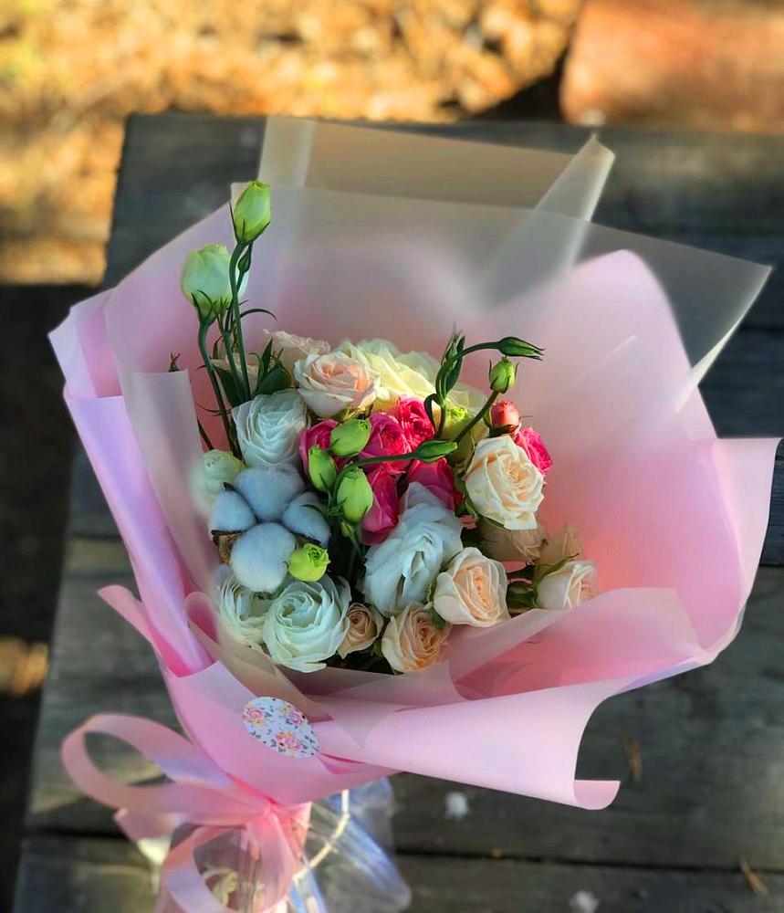 Букет цветов из: Розы и Лизиантусы в Алабушево