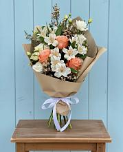 Букет цветов из:  Альстромерии, Лизиантусы, Розы и Хризантемы в Алабушево