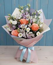 Букет цветов из:  Лизиантусы, Розы, Альстромерии и Гипсофила в Алабушево
