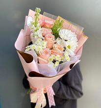 Букет цветов из:  Хризантемы и Розы в Алабушево