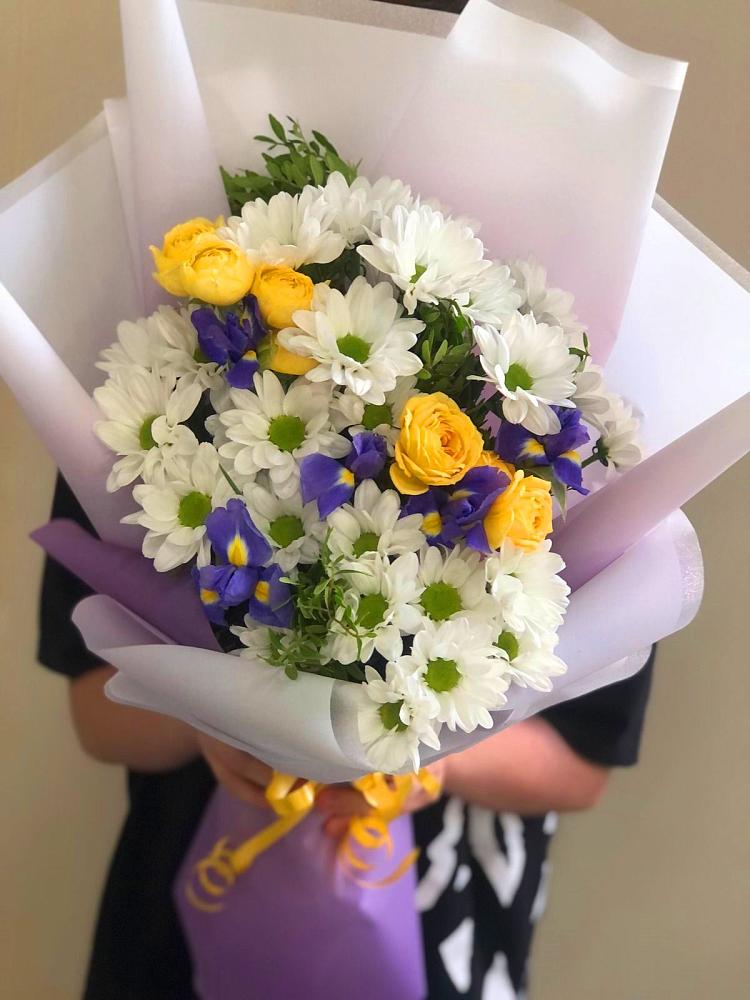 Букет цветов из: Ирисы, Хризантемы и Розы в Алабушево