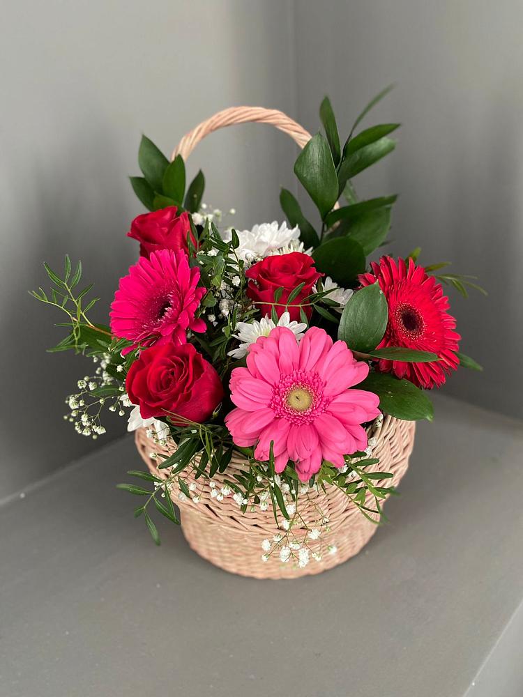 Цветочная композиция из Розы, Хризантемы и Герберы в корзине в Алабушево