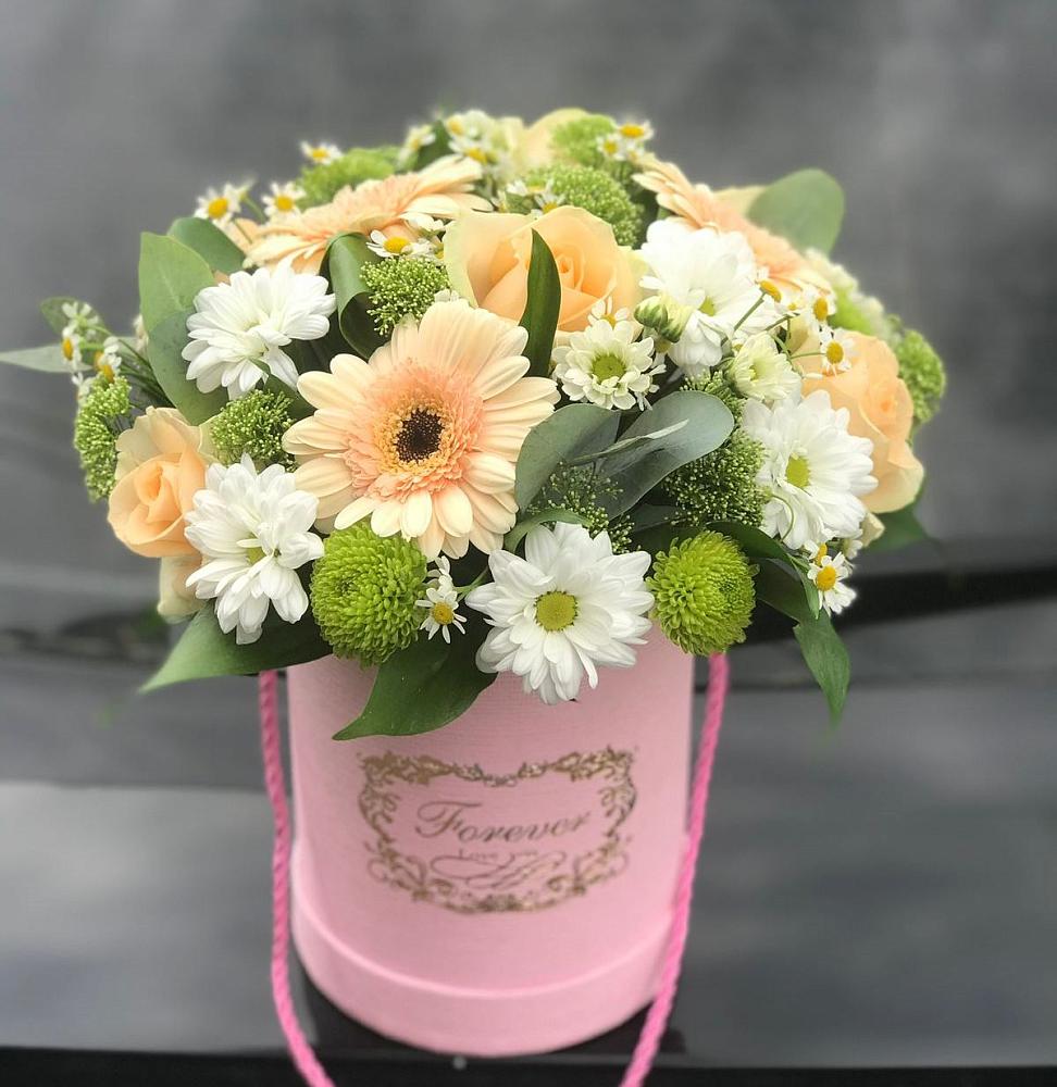 Цветочная композиция из Розы, Герберы и Хризантемы в шляпной коробке в Алабушево