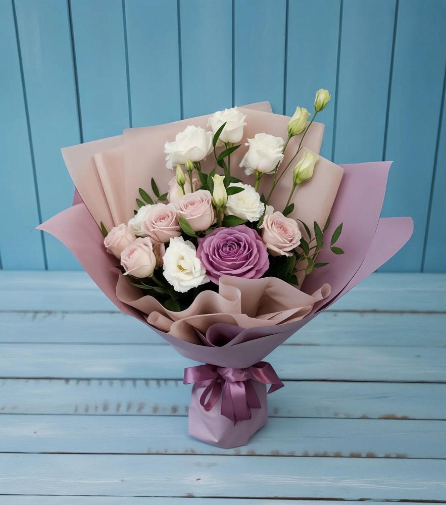 Букет цветов из: Розы и Лизиантусы в Алабушево